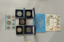 A BOX OF VARIOUS COINS.