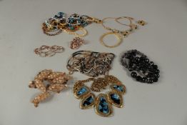 A TRAY OF BIJOUTERIE.