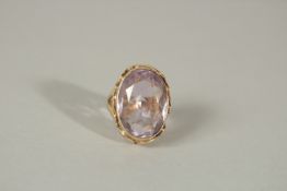 A GOOD 1960'S YELLOW GOLD AMETHYST RING.