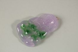 A GOLD RING TWO-TONE JADE PENDANT.