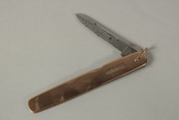 A 9ct GOLD PENKNIFE.