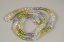 A SMALL GOLD CLASP, MULTI-COLOURED BEAD NECKLACE.