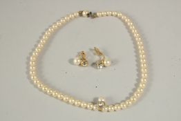 A PEARL NECKLACE AND EARRINGS.