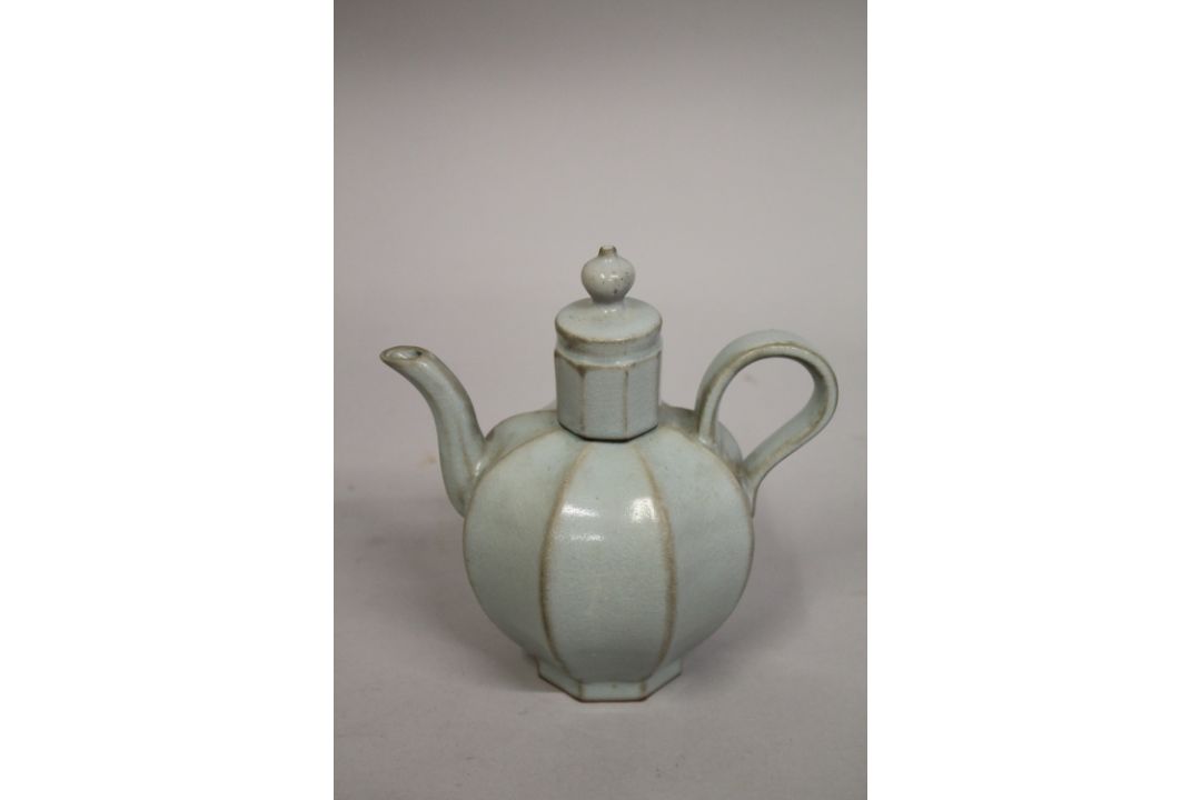 A CHINESE CELADON GLAZE PORCELAIN OCTAGONAL-FORM LIDDED TEAPOT, 19cm high. - Image 3 of 4