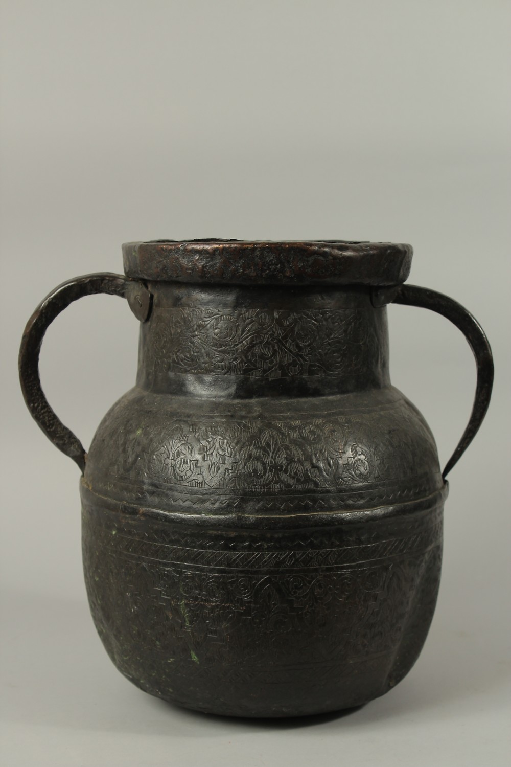 A LARGE EARLY ISLAMIC POSSIBLY SPANISH ADALUSIAN ENGRAVED TWIN HANDLE COPPER JAR, 35cm high. - Image 5 of 8
