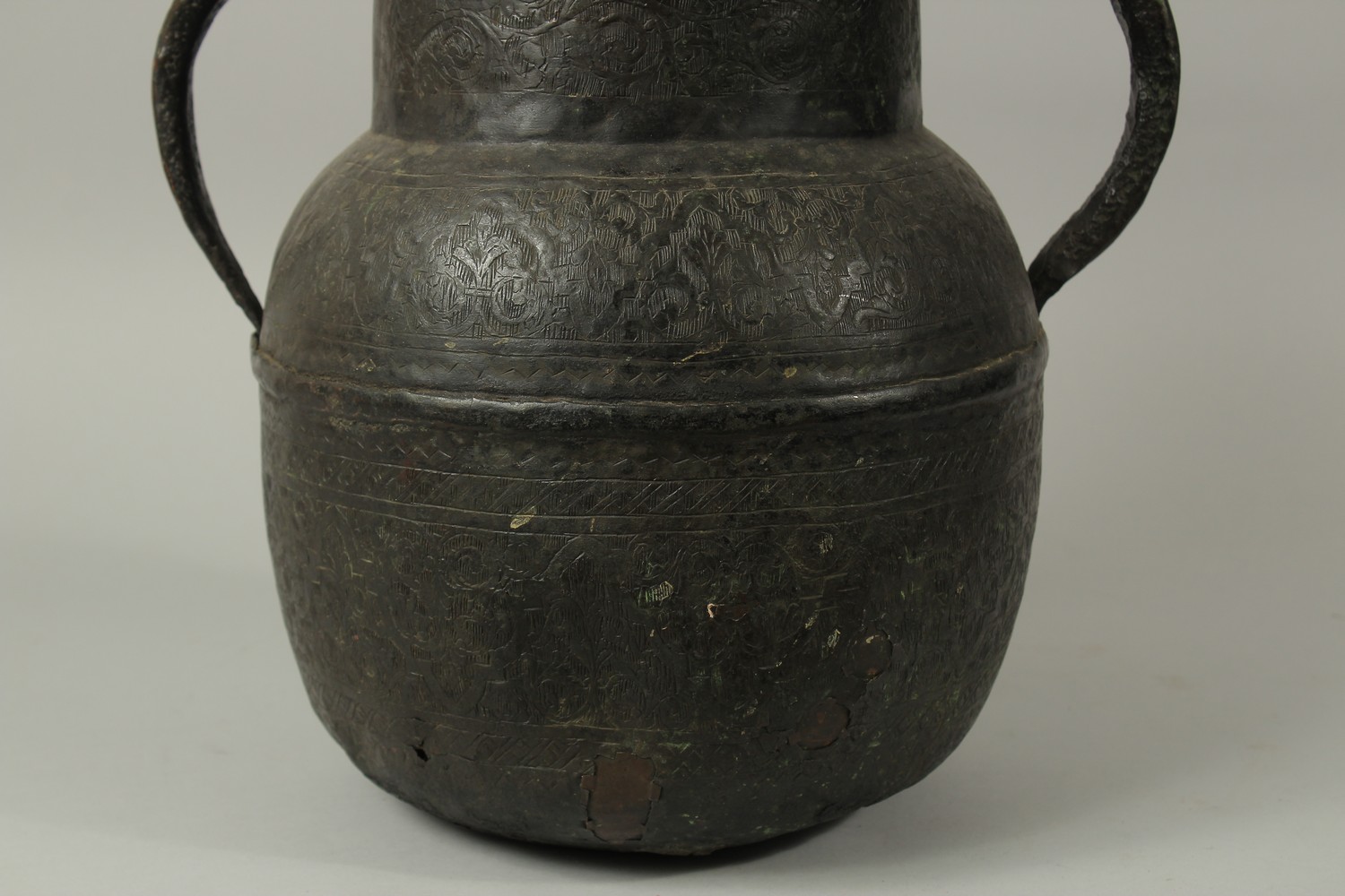 A LARGE EARLY ISLAMIC POSSIBLY SPANISH ADALUSIAN ENGRAVED TWIN HANDLE COPPER JAR, 35cm high. - Image 3 of 8