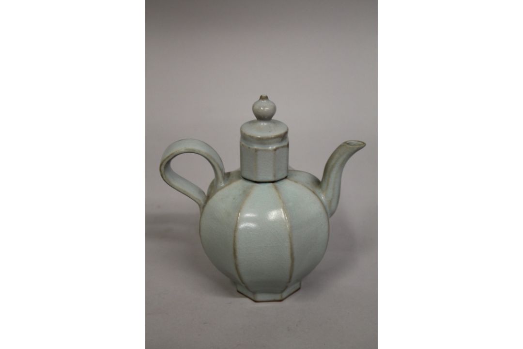 A CHINESE CELADON GLAZE PORCELAIN OCTAGONAL-FORM LIDDED TEAPOT, 19cm high. - Image 1 of 4