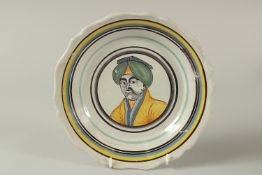 AN 18TH CENTURY FRENCH DISH DEPICTING TURKISH OTTOMAN SULTAN SELIM, 23cm diameter.