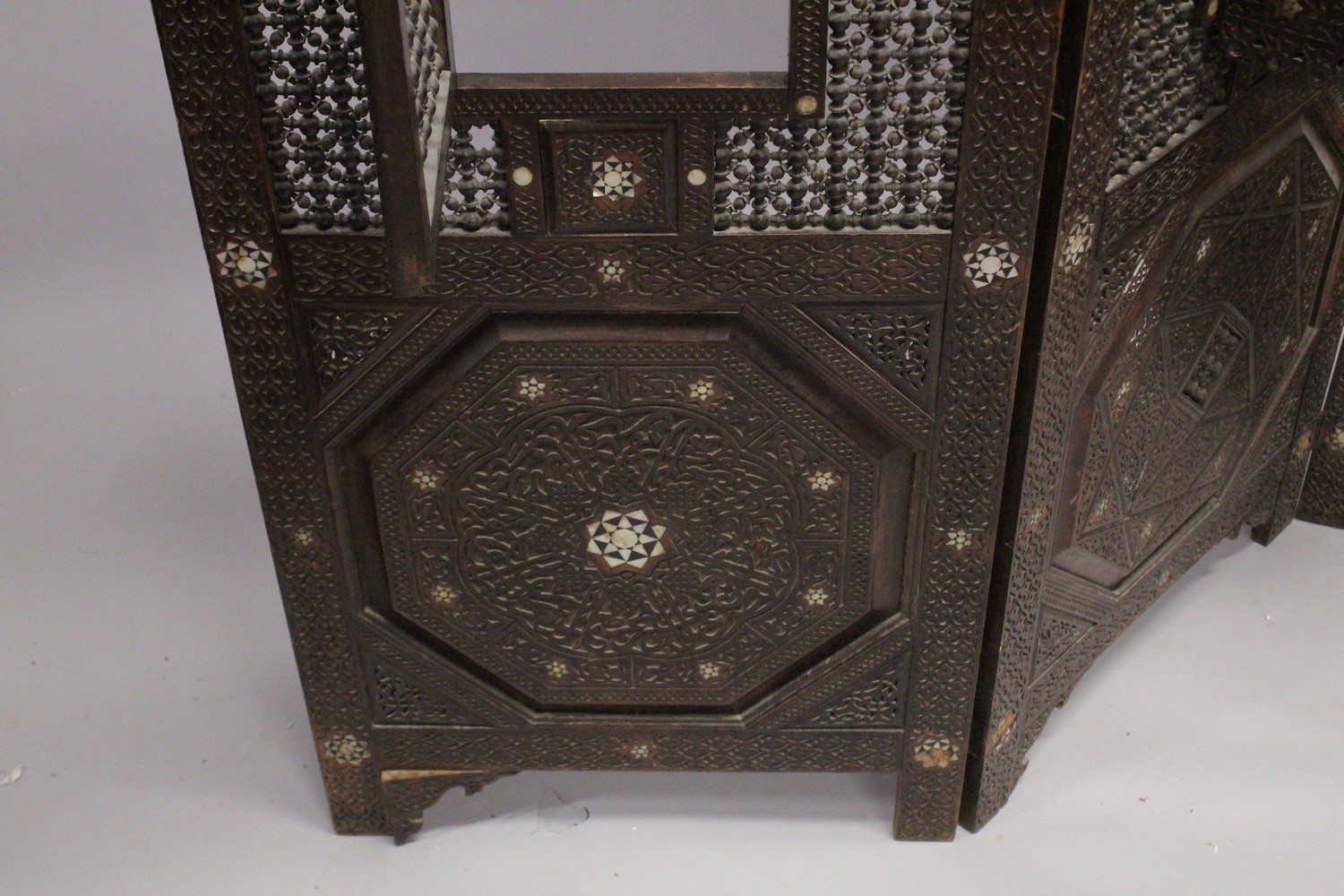 A VERY FINE 19TH CENTURY SYRIAN MOTHER OF PEARL INLAID WOODEN THREE-PANEL SCREEN, with three - Image 5 of 12