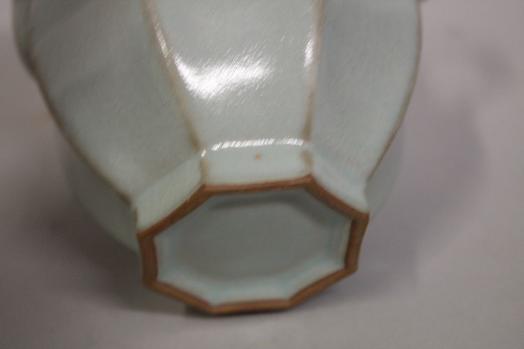 A CHINESE CELADON GLAZE PORCELAIN OCTAGONAL-FORM LIDDED TEAPOT, 19cm high. - Image 4 of 4