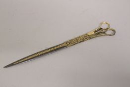 A PAIR OF OTTOMAN FINELY GOLD INLAID SCISSORS, 24cm long.