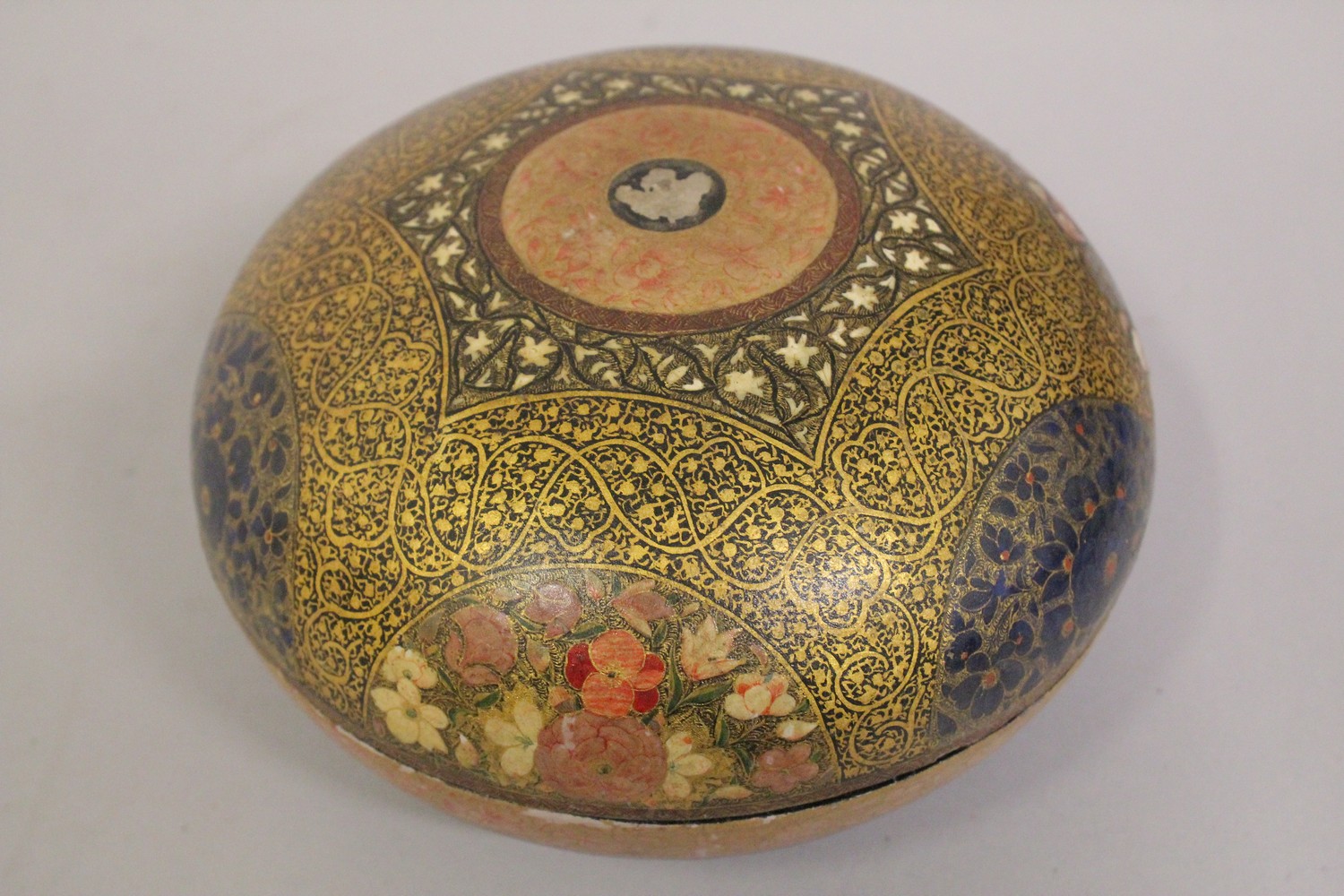 A FINE 19TH CENTURY ANGLO INDIAN KASHMIRI LACQUERED PAPIER MACHE LIDDED BOX, 16cm wide. - Image 3 of 6