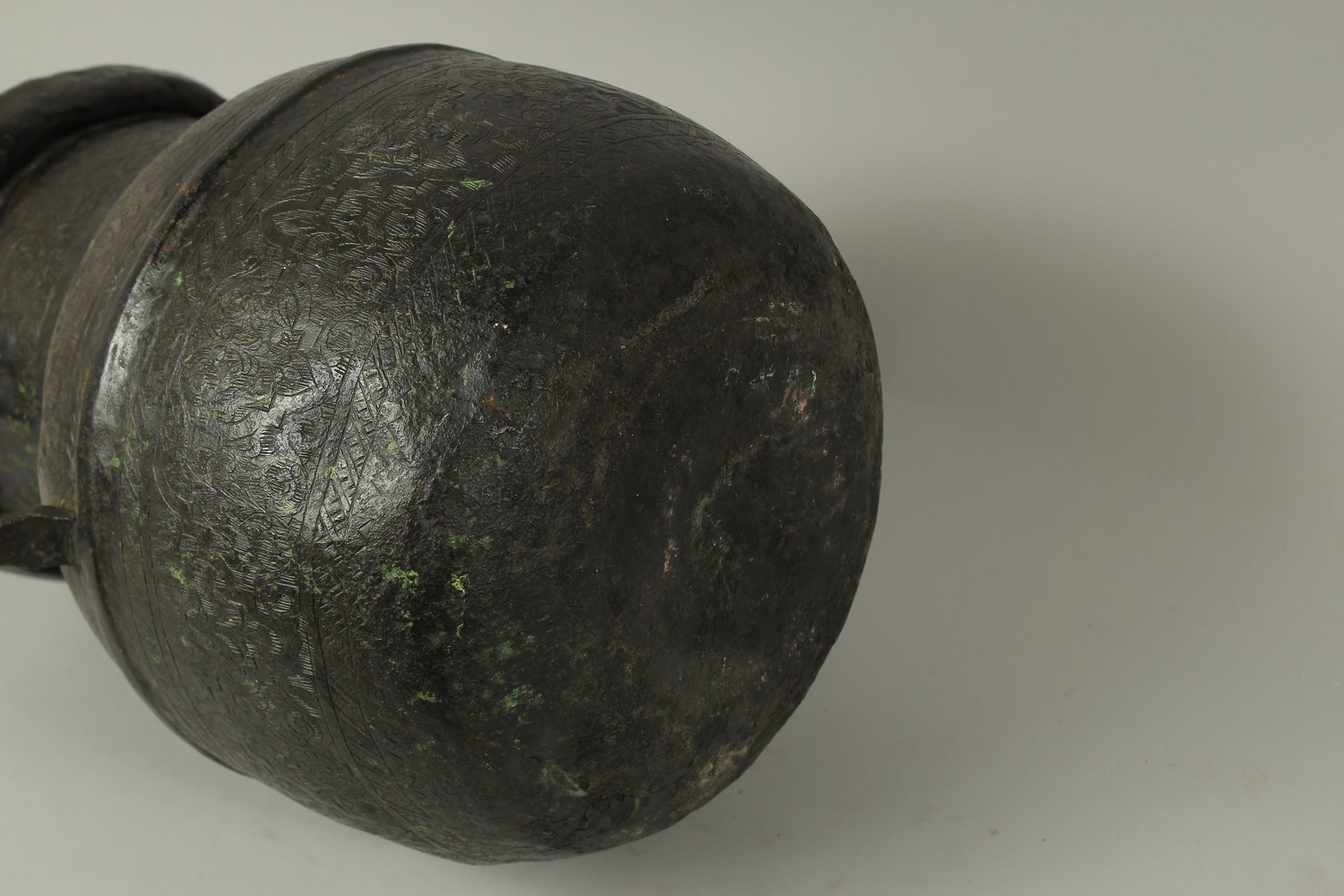 A LARGE EARLY ISLAMIC POSSIBLY SPANISH ADALUSIAN ENGRAVED TWIN HANDLE COPPER JAR, 35cm high. - Image 8 of 8