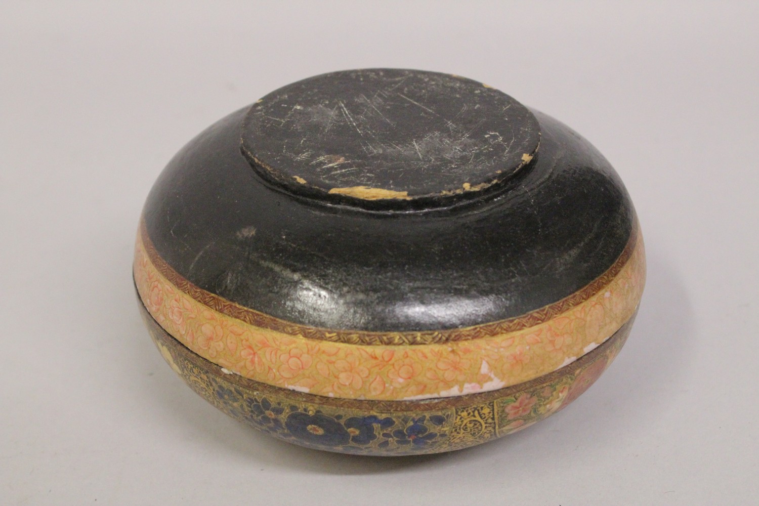 A FINE 19TH CENTURY ANGLO INDIAN KASHMIRI LACQUERED PAPIER MACHE LIDDED BOX, 16cm wide. - Image 6 of 6