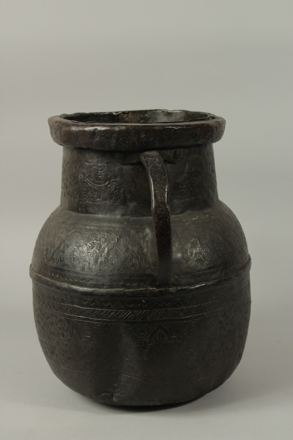 A LARGE EARLY ISLAMIC POSSIBLY SPANISH ADALUSIAN ENGRAVED TWIN HANDLE COPPER JAR, 35cm high. - Image 4 of 8