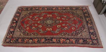 A FINE EARLY 20TH CENTURY PERSIAN KASHAN RUG.
