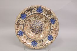 A LARGE 19TH CENTURY HISPANO MORESQUE COPPER-LUSTRE AND COLBALT BLUE CHARGER, 41cm diameter.