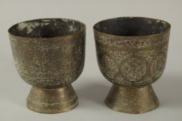 A PAIR OF 18TH-19TH CENTURY SYRIAN OR EGYPTIAN MAMLUK REVIVAL FOOTED BOWLS, with calligraphy, each