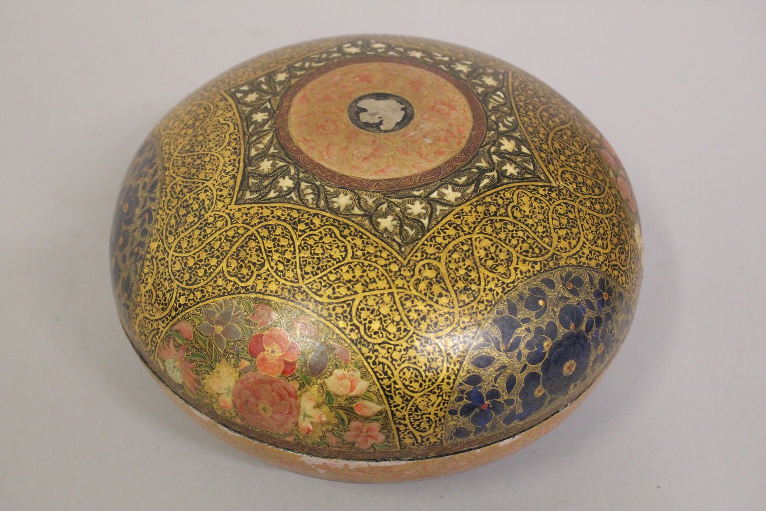 A FINE 19TH CENTURY ANGLO INDIAN KASHMIRI LACQUERED PAPIER MACHE LIDDED BOX, 16cm wide. - Image 2 of 6
