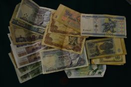 Bank notes and a coin.