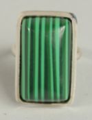 A SILVER MALACHITE RING. 385.