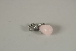 A SILVER AND ROSE QUARTZ DOG EGG PENDANT.