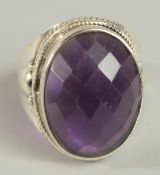 A SILVER AND AMETHYST RING.