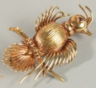 A GOLD BIRD BROOCH.