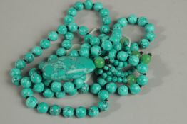 A LONG STRING OF TURQUOISE BEADS AND PENDANT. 80cm long.