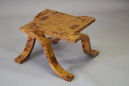 AN UNUSUAL ART DECO DESIGN BURR WOOD LOW OCCASIONAL TABLE with curving legs. 2ft x 2ft x 1ft 3 ins