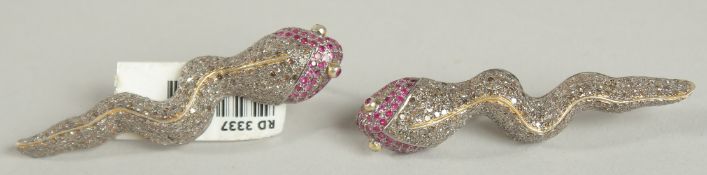A GOOD PAIR OF 14CT GOLD, DIAMOND SNAKE EARRINGS.