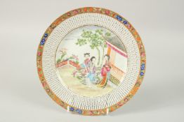 A FINE CHINESE CANTON FAMILLE ROSE PIERCED PORCELAIN PLATE, with central panel painted with female