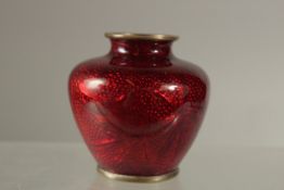 A SMALL JAPANESE RED GINBARI CLOISONNE VASE, 6cm high.