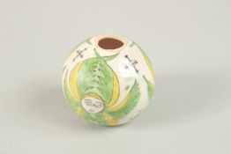 AN OTTOMAN TURKISH KUTAHYA ARMENIAN BALL ORNAMENT, 6.5cm.