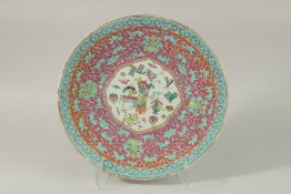 A FINE CHINESE FAMILLE ROSE PORCELAIN CHARGER, painted with central panel depicting precious
