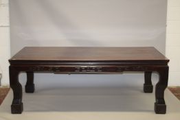 A GOOD LARGE CHINESE REDWOOD PAINTING TABLE, CIRCA 1900, with a framed two-piece rectangular top,