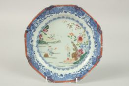 A CHINESE FAMILLE ROSE PORCELAIN OCTAGONAL PLATE, painted with figures and flora, 22.5cm at widest.