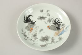 A CHINESE PORCELAIN COCKEREL DISH, 12.5cm diameter.