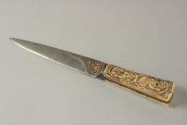 A FINE 18TH-19TH CENTURY PERSIAN QAJAR KARD DAGGER, with silver and gold inlaid watered steel
