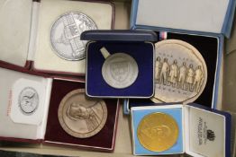 A quantity of bronze and other Commemorative medals, all with original boxes.