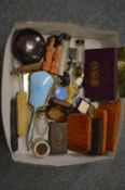 A quantity of miscellaneous collectables.