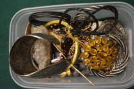 A box of bijouterie.