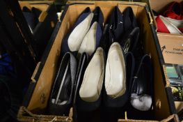 A quantity of ladies shoes, size 5½-6.