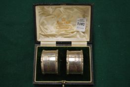 A cased pair of napkin rings (27).