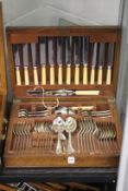 An oak cased canteen of cutlery.