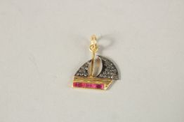 A SMALL GOLD BOAT PENDANT. 1.5cms.