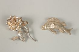 A .925 SILVER FISH AND ROSE BROOCH.
