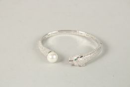 A SILVER PANTHER PEARL SET BRACELET.