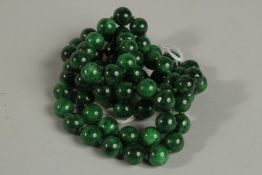 AN AGATE BEAD NECKLACE. 80cms long.