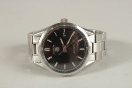 A GENTLEMAN'S TAG CARRERA STAINLESS STEEL WRISTWATCH with 33mm dial.